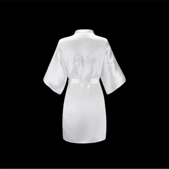 NWT BRIDAL TOTE WITH WEDDING ACCESSORIES. THE PERFECT GIFT PACKAGE - Picture 2 of 11